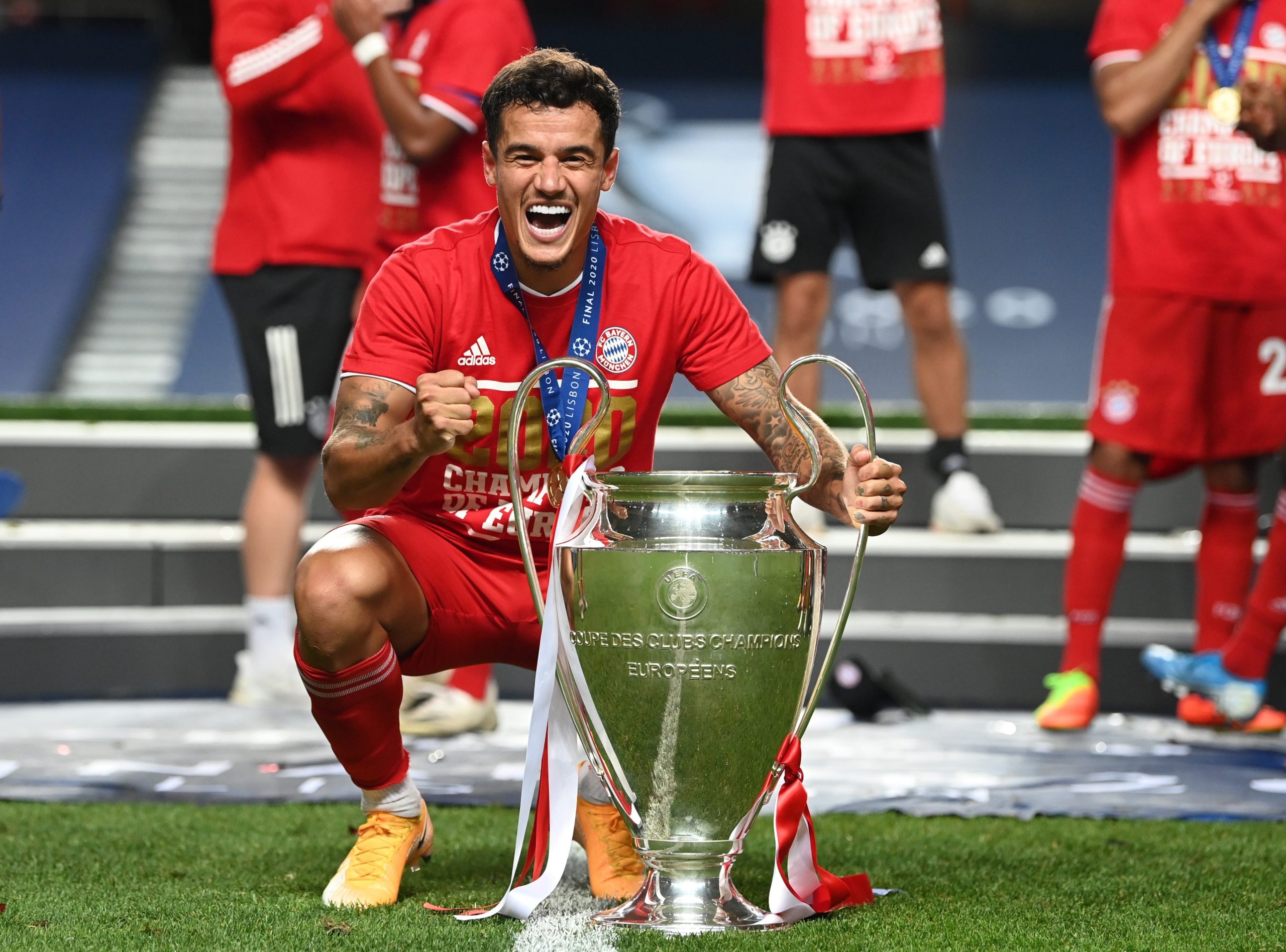 ISBON, PORTUGAL - AUGUST 23: Philippe Coutinho of FC Bayern Munich celebrates with the UEFA Champions League Trophy following his team's victory in the UEFA Champions League Final match between Paris Saint-Germain and Bayern Munich at Estadio do Sport Lisboa e Benfica on August 23, 2020 in Lisbon, Portugal.