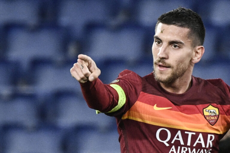 Roma's Italian midfielder Lorenzo Pellegrini celebrates after opening the scoring during the UEFA Europa League round of 16, first leg football match AS Roma vs Shakhtar Donetsk on March 11, 2021 at the Olympic stadium in Rome.