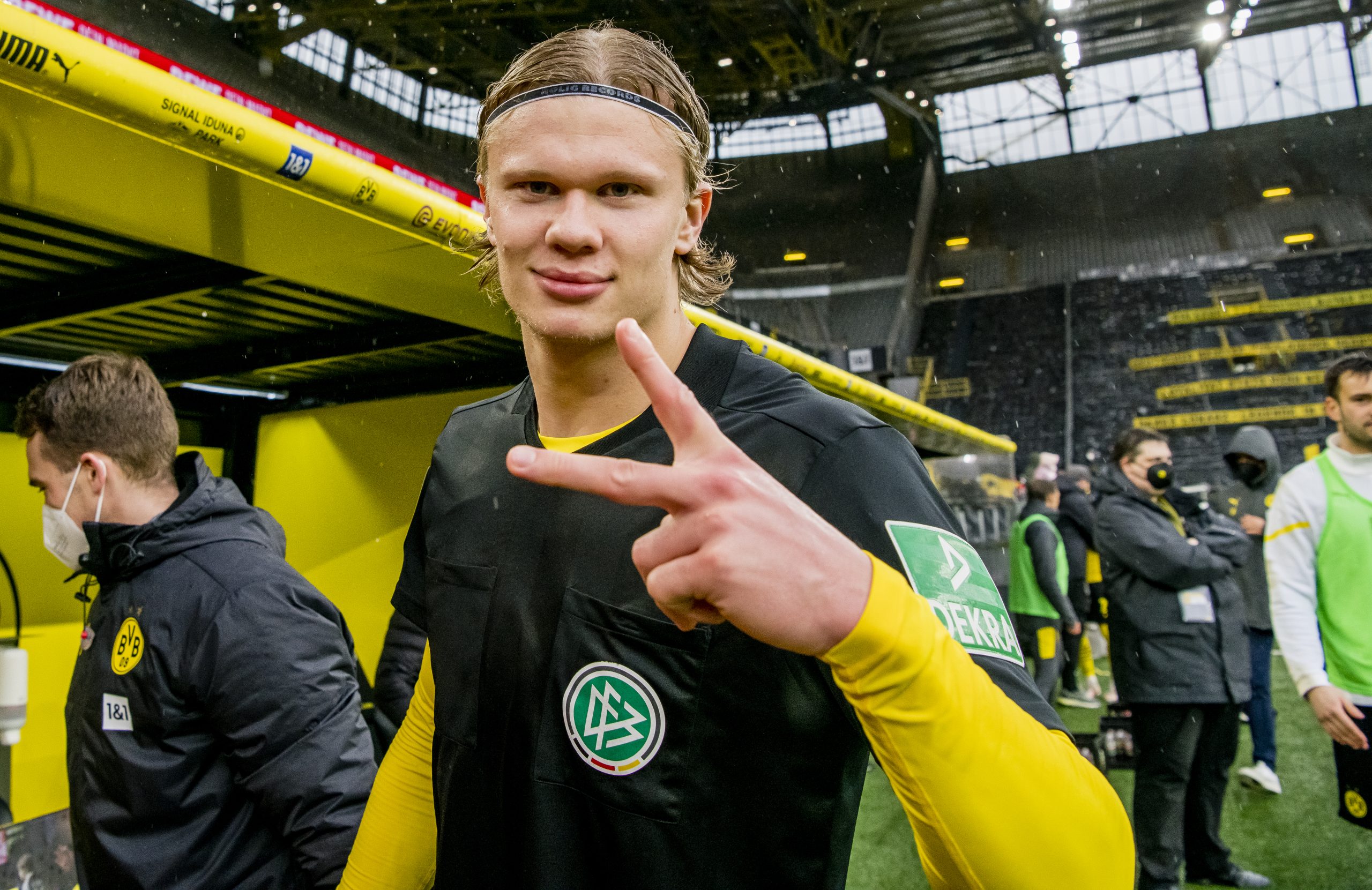 DORTMUND, GERMANY - MAY 22: Erling Haaland of Borussia Dortmund with the jersey of head referee Manuel Gräfe after his final whistle during the Bundesliga match between Borussia Dortmund and Bayer 04 Leverkusen at the Signal Iduna Park on May 22, 2021 in Dortmund, Germany.
