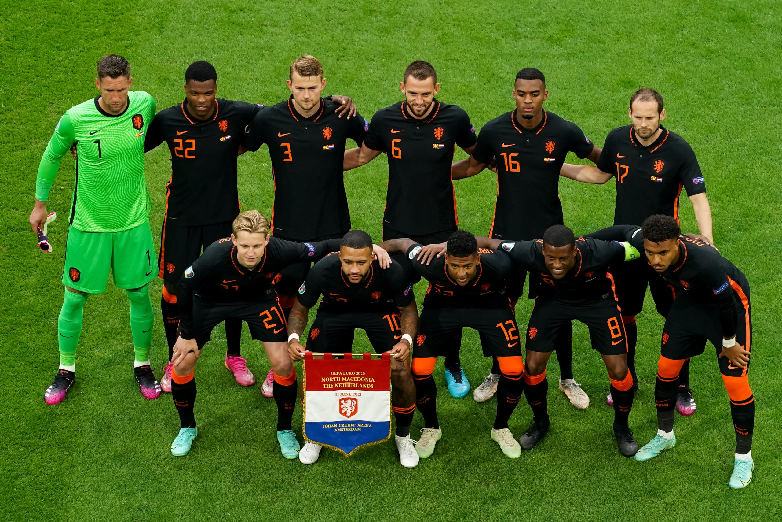 AMSTERDAM, NETHERLANDS - JUNE 21: The Netherlands starting XI to face hoto during North Macedonia National Team in the UEFA Euro 2020 Championship Group C match at Johan Cruijff ArenA on June 21, 2021 in Amsterdam. (Photo by Andre Weening/BSR Agency/Getty Images)
