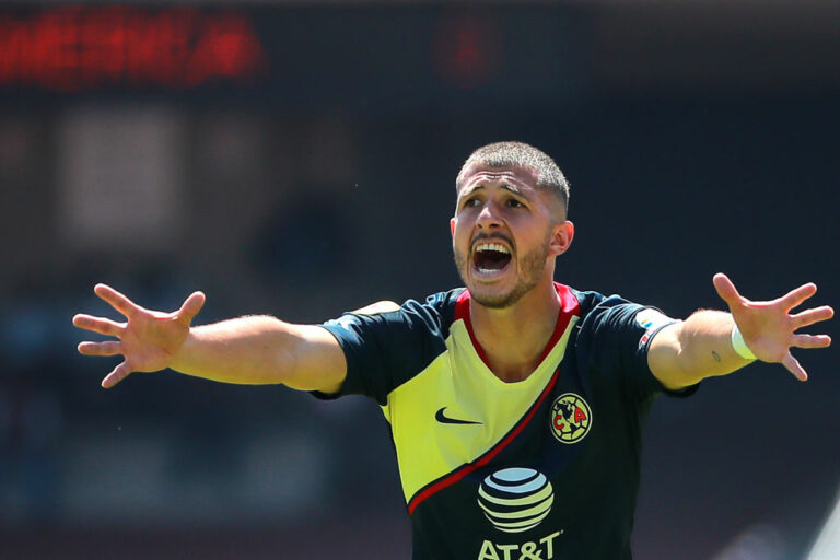 MEXICO CITY, MEXICO - FEBRUARY 17: Guido Rodriguez #5 of America reacts during the seventh round match between Pumas UNAM and America as part of the Torneo Clausura 2019 Liga MX at Olimpico Universitario Stadium on February 17, 2019 in Mexico City, Mexico. (Photo by Hector Vivas/Getty Images)