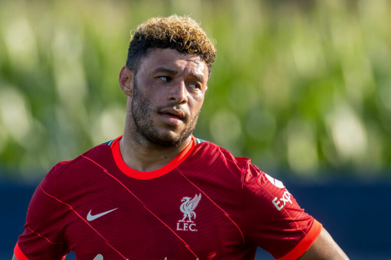 GROEDIG, AUSTRIA - JULY 23: (BILD ZEITUNG OUT) Alex Oxlade-Chamberlain of Liverpool FC looks on during the Pre-Season Friendly Match between FC Liverpool and 1. FC Mainz 05 at DAS.GOLDBERG Stadion on July 23, 2021 in Groedig, Austria. (Photo by Roland Krivec/DeFodi Images via Getty Images)