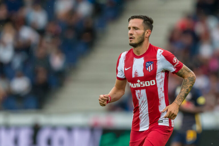 SALZBURG, AUSTRIA - JULY 28: (BILD ZEITUNG OUT) Saul Niguez of Atletico Madrid Looks on during the Pre-Season Friendly match between FC Red Bull Salzburg and Atletico Madrid at Red Bull Arena on July 28, 2021 in Salzburg, Austria. (Photo by Harry Langer/DeFodi Images via Getty Images)