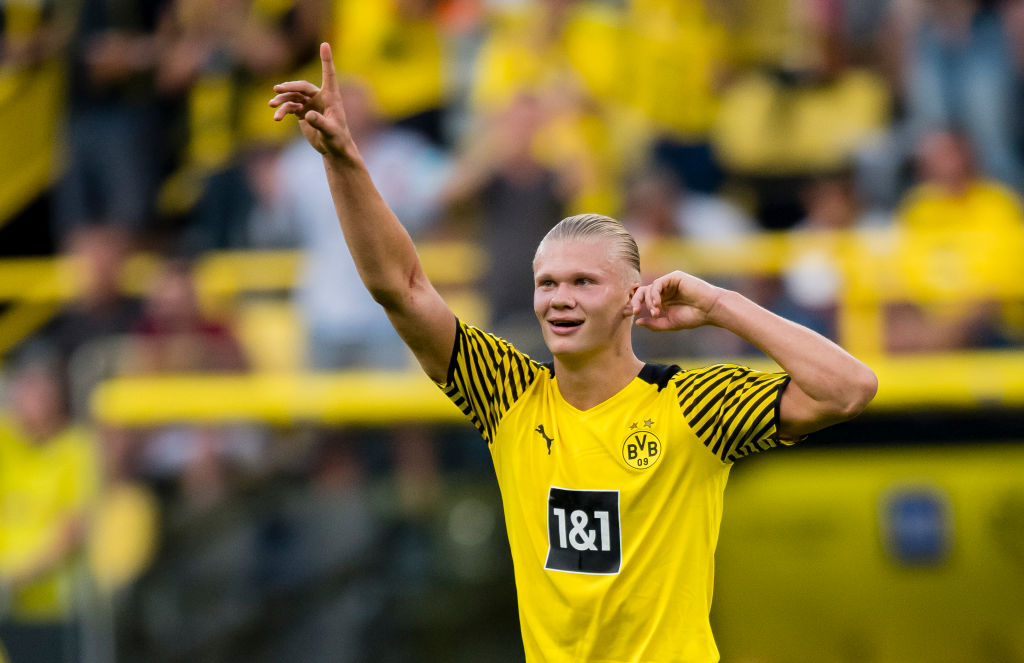 DORTMUND, GERMANY - AUGUST 14: Erling Haaland celebrates his goal to the 5:1 during the Bundesliga match between Borussia Dortmund and Eintracht Frankfurt at the Signal Iduna Park on August 14, 2021 in Dortmund, Germany. (Photo by Alexandre Simoes/Borussia Dortmund/Getty Images)