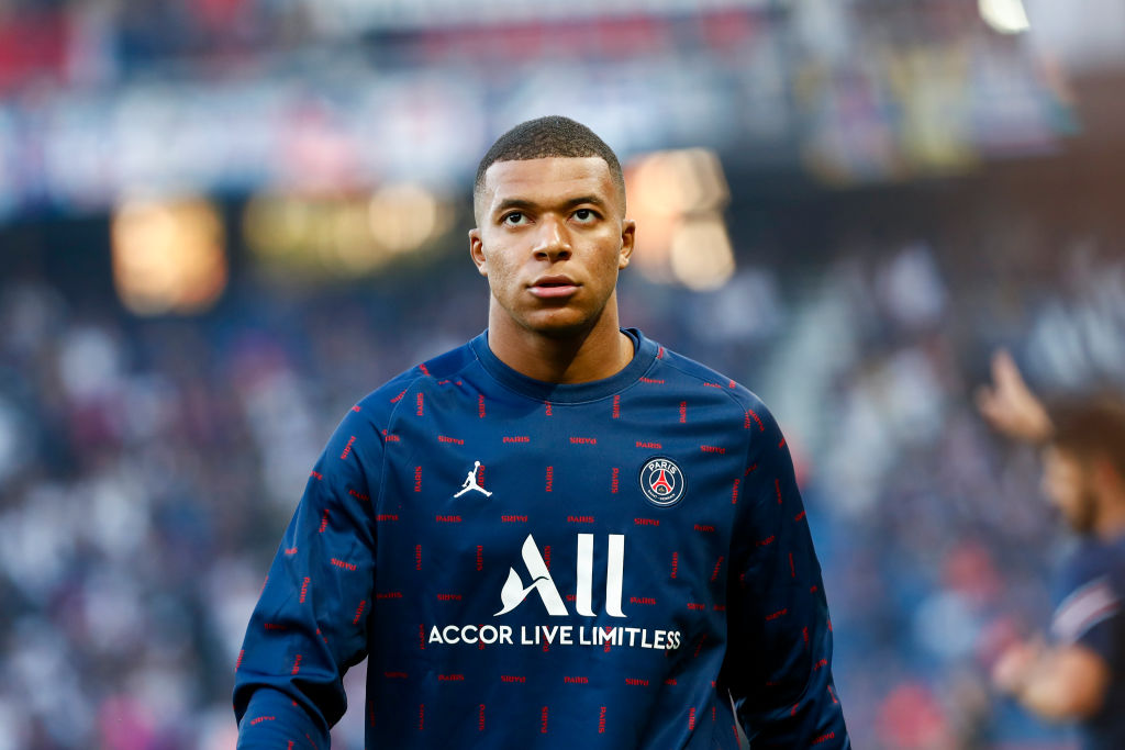 PARIS, FRANCE - AUGUST 14: Kylian Mbappe #7 of Paris Saint-Germain warms up before the Ligue 1 Uber Eats match between Paris Saint Germain and Strasbourg at Parc des Princes on August 14, 2021 in Paris, France. (Photo by Catherine Steenkeste/Getty Images)