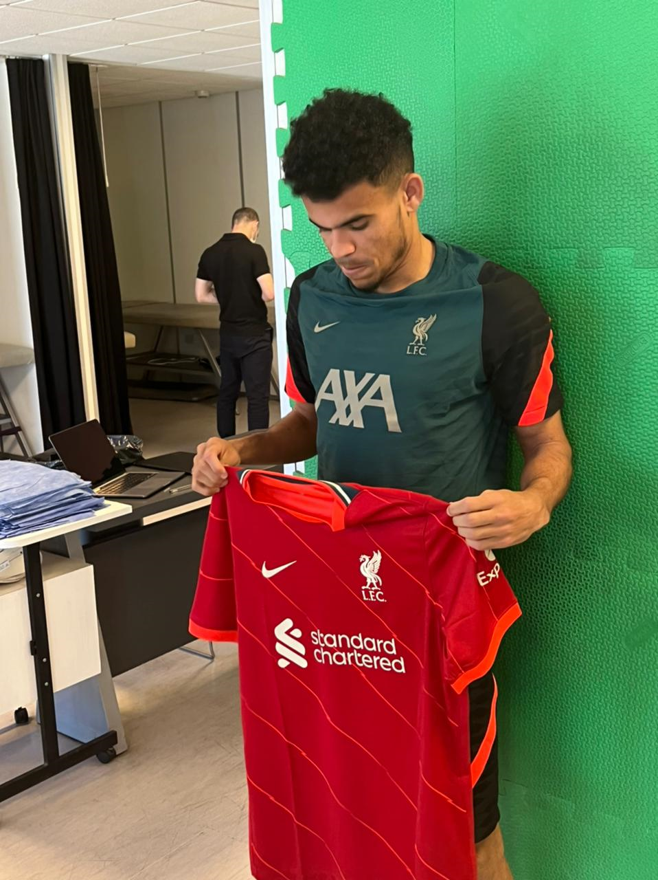 Luis Diaz green screen