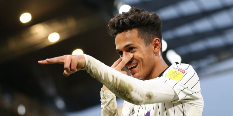 LONDON, ENGLAND - NOVEMBER 20: Fabio Carvalho of Fulham celebrates after scoring their team's second goal during the Sky Bet Championship match between Fulham and Barnsley at Craven Cottage on November 20, 2021 in London, England. (Photo by Jacques Feeney/Getty Images)