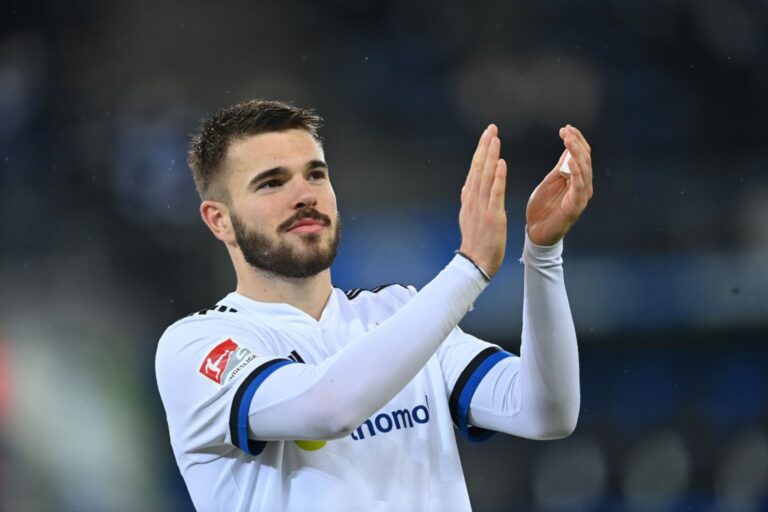 HAMBURG, GERMANY - JANUARY 21: Mario Vuskovic of Hamburger SV celebrates after the Second Bundesliga match between Hamburger SV and FC St. Pauli at Volksparkstadion on January 21, 2022 in Hamburg, Germany. (Photo by Stuart Franklin/Getty Images)