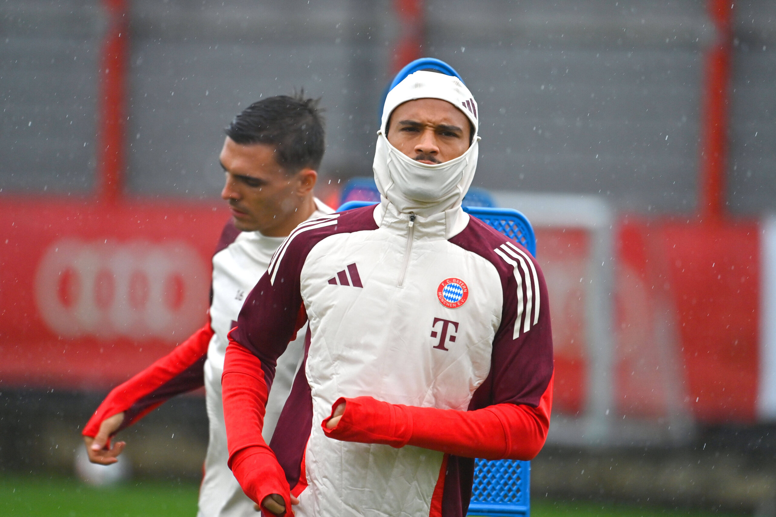 Leroy SANE (Bayern Muenchen), hi:Joao PALHINHA (Bayern Muenchen). Abschlusstraining, Training am 16.09.2024 Fussball Cha