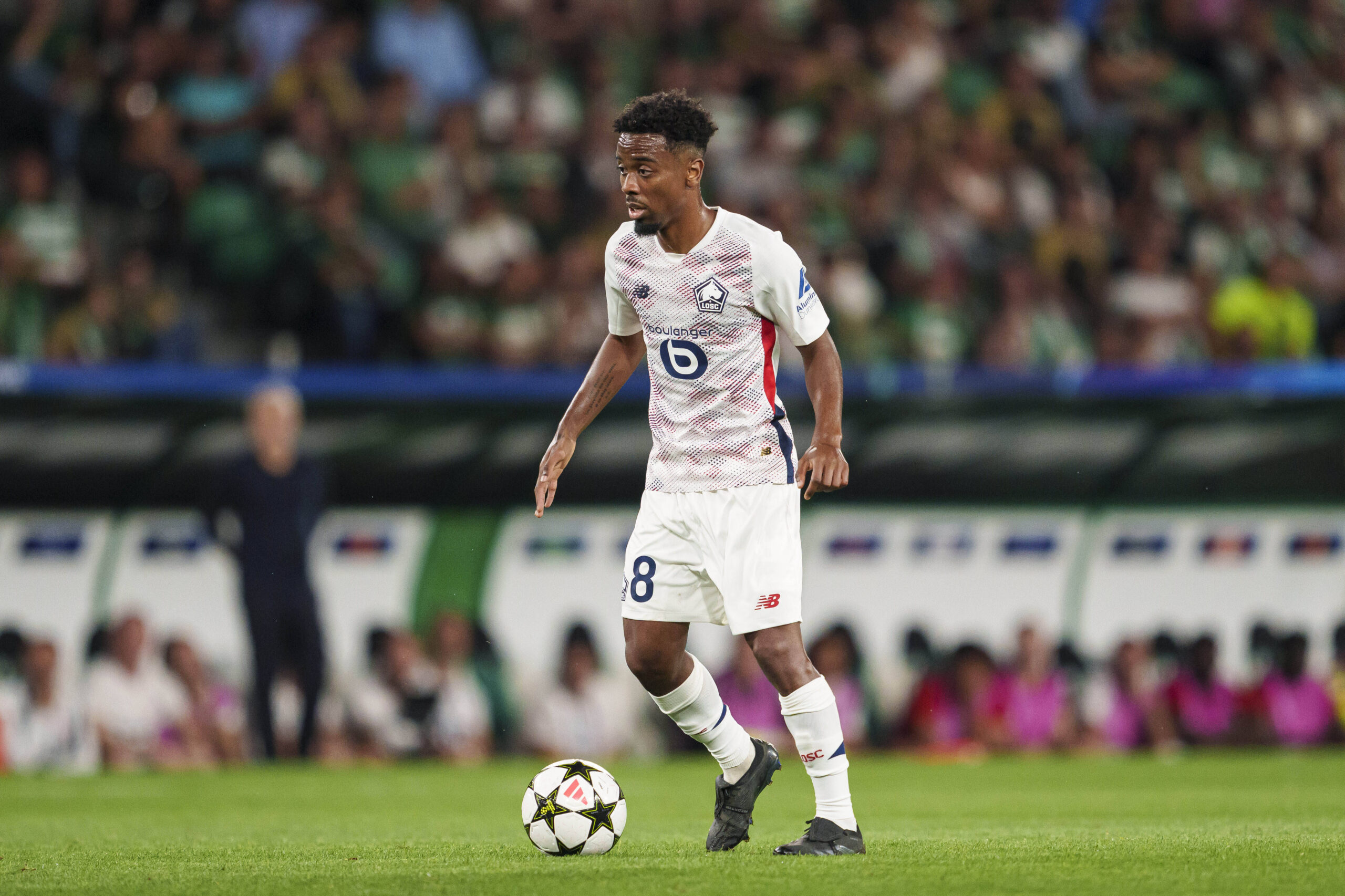 Angel Gomes of Lille controls the ball during the UEFA Champions League football match between Sporting CP and Lille at