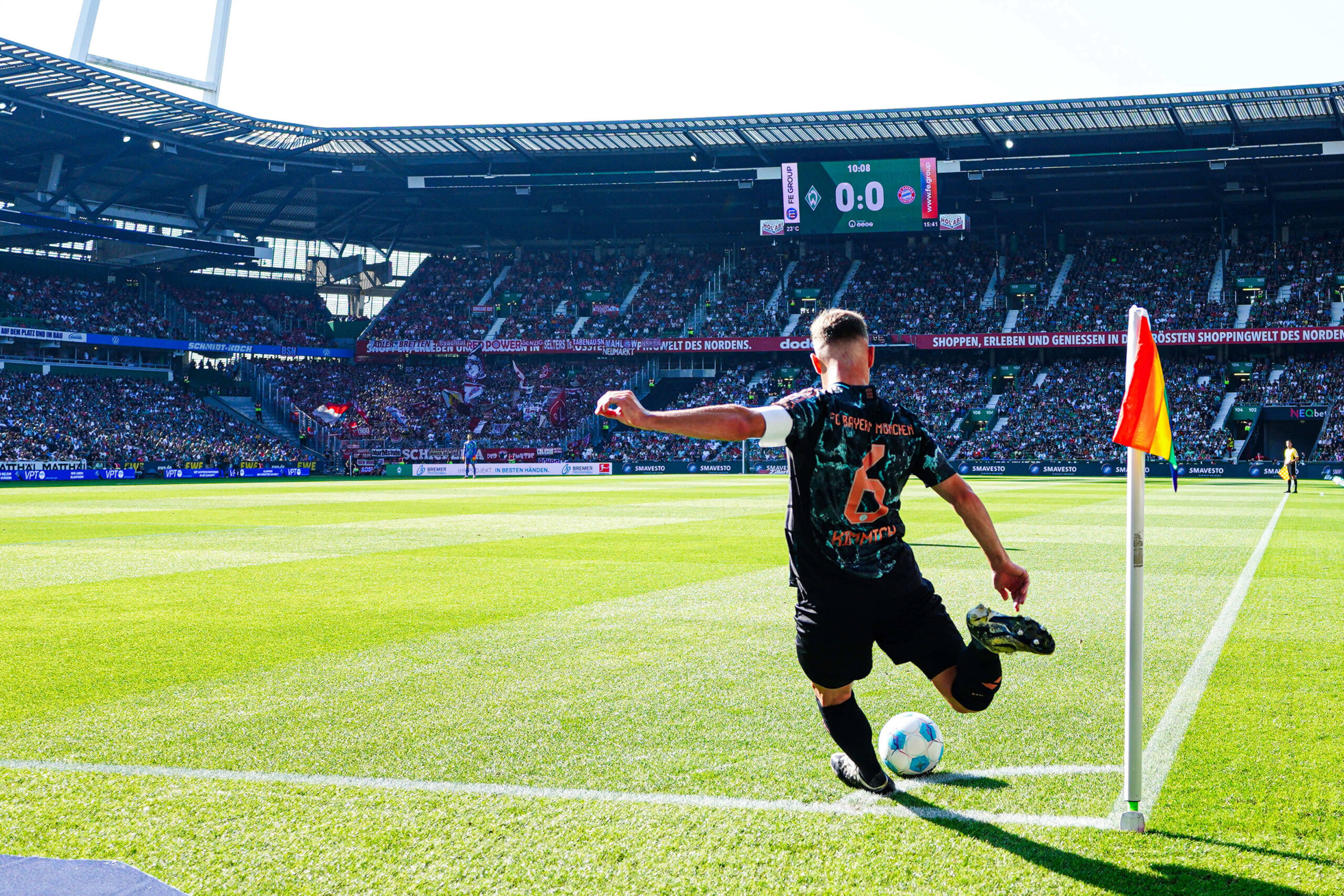 Eckball Joshua Kimmich (FC Bayern Muenchen, 06) GER, SV Werder Bremen vs. FC Bayern Muenchen, Fussball, Bundesliga, Spie