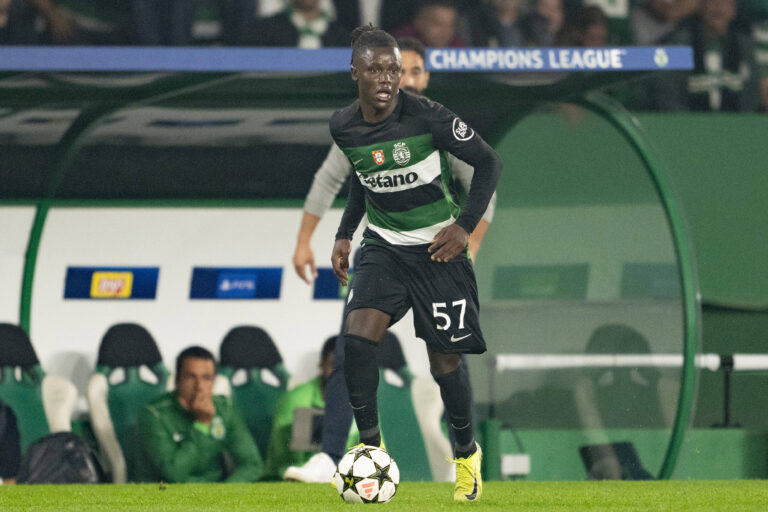 Estadio Jose Alvalade LISBON, PORTUGAL - NOVEMBER 5: Geovany Quenda of Sporting CP controls the ball during the UEFA Cha