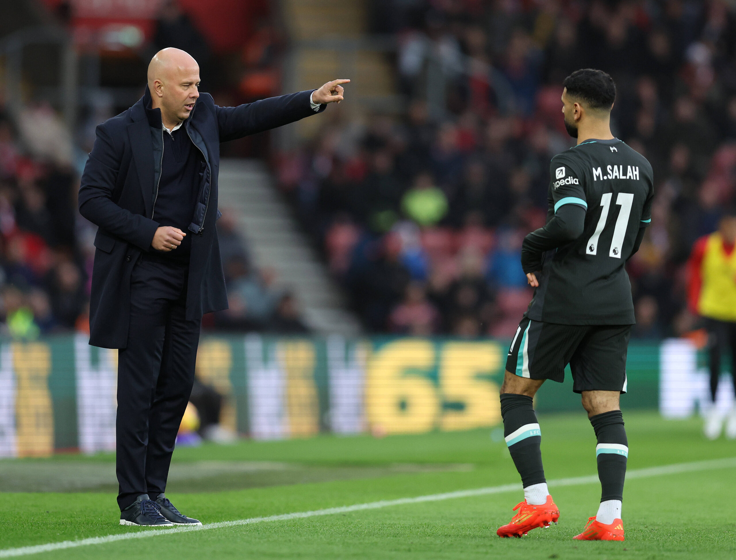 Southampton, England, 24th November 2024. Arne Slot, manager of Liverpool gives instructions to Mohamed Salah of Liverpo
