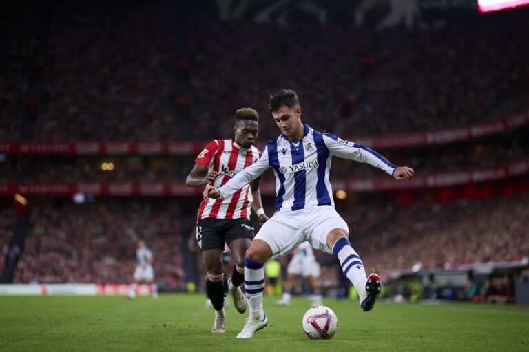 Athletic Club v Real Sociedad - LaLiga EA Sports Alvaro Djalo of Athletic Club competes for the ball with Martin Zubimen