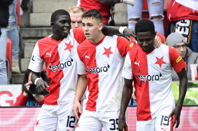 24. kolo prvni fotbalove ligy: SK Slavia Praha - FK Teplice, 10. brezna 2024, Praha. Zleva El Hadji Malick Diouf ze Slav