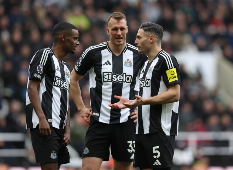 Newcastle United v Nottingham Forest - Premier League - St. James' Park