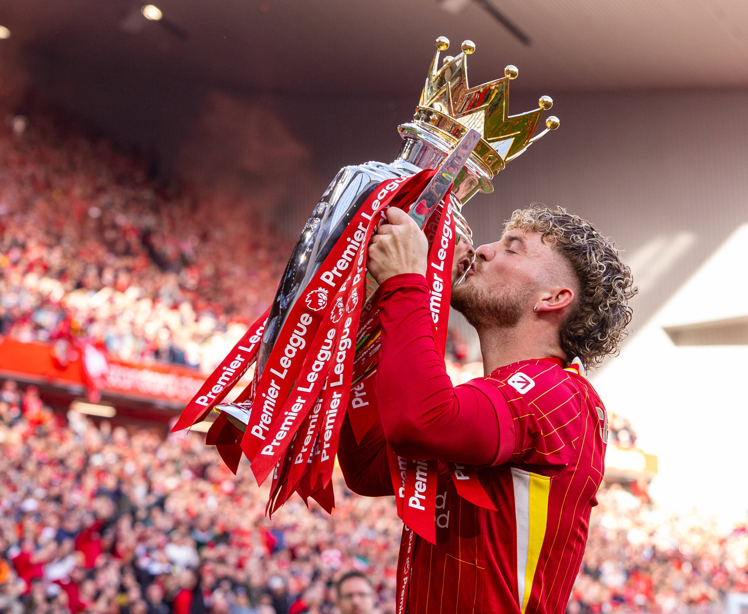 Harvey Elliott celebrating with the Premier League trophy in May 2025