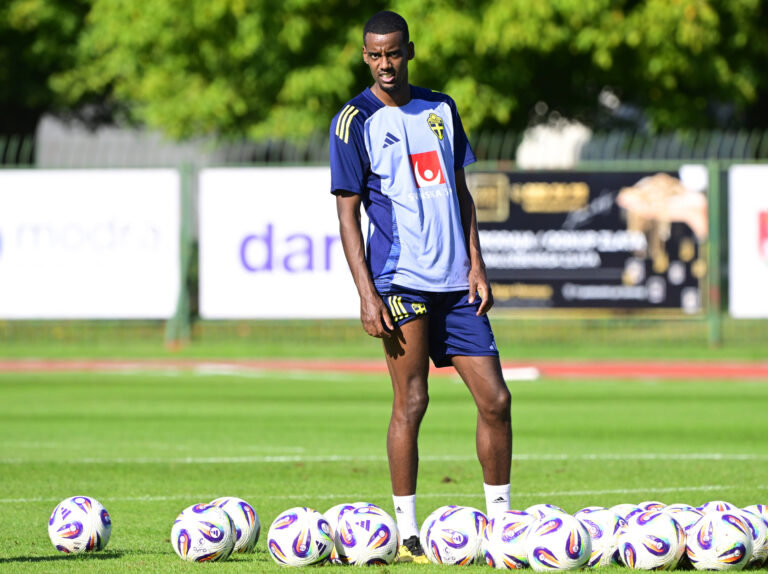 Alexander Isak transferred to Liverpool for a British record (Credits: Imago Images)
